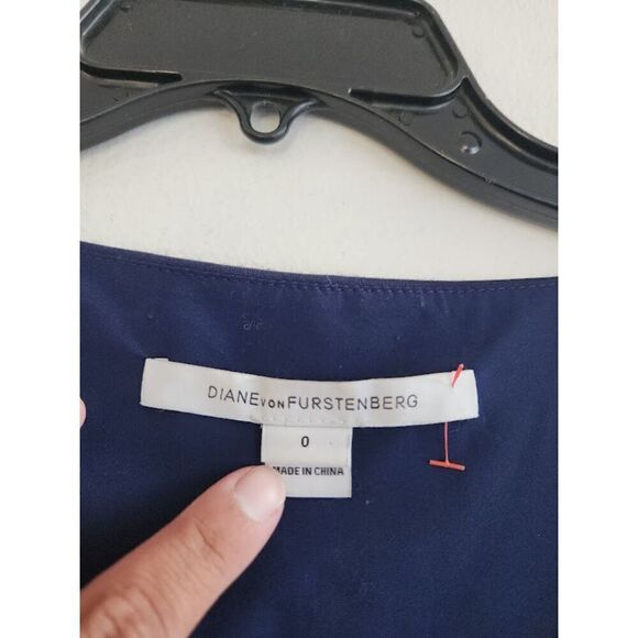 Diane Von Furstenberg Navy Blue "Bevina"Short Sleeve Sheath Dress size 0 - Picture 6 of 10